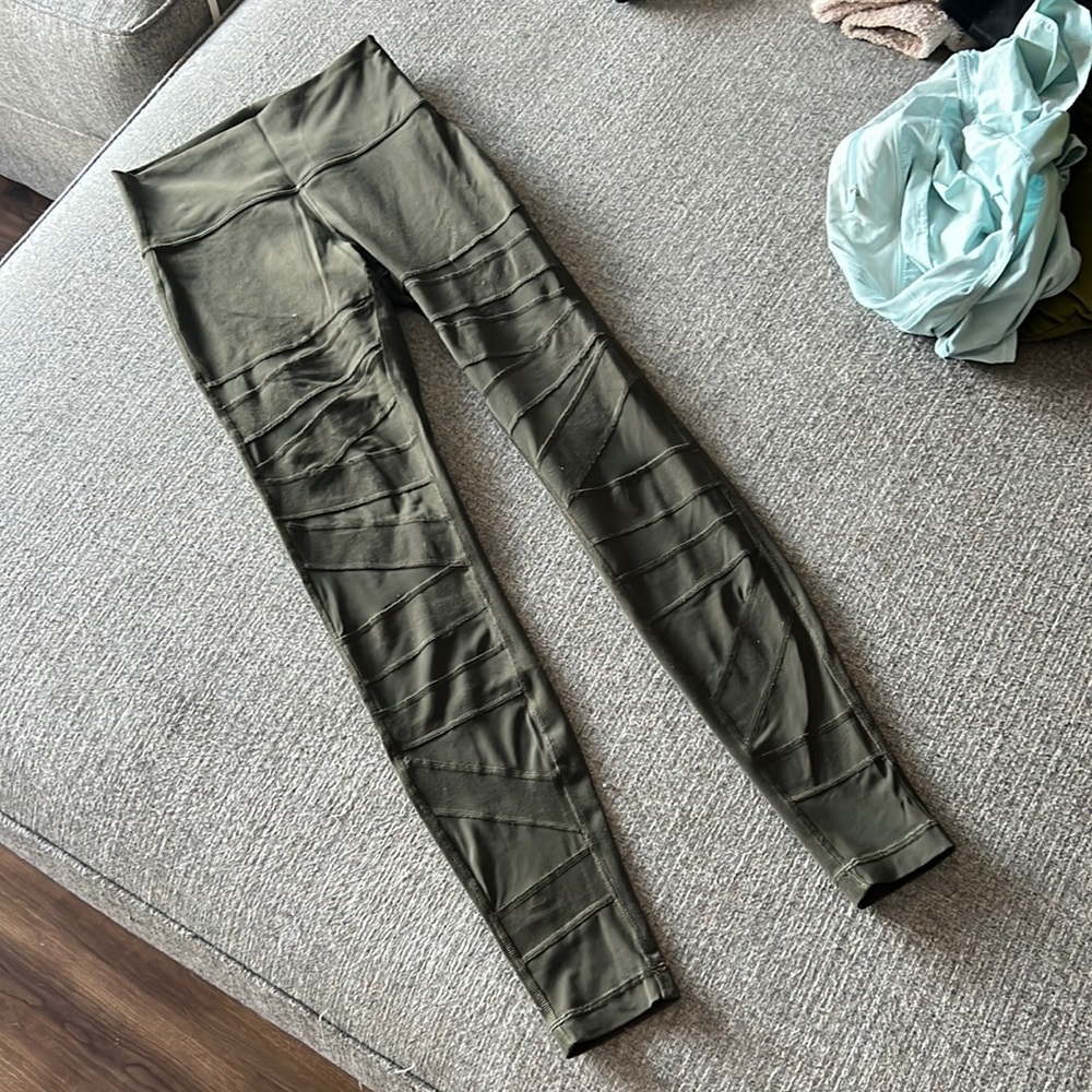 Green bandage mesh detail 25” inseam leggings sz 6 small EUC